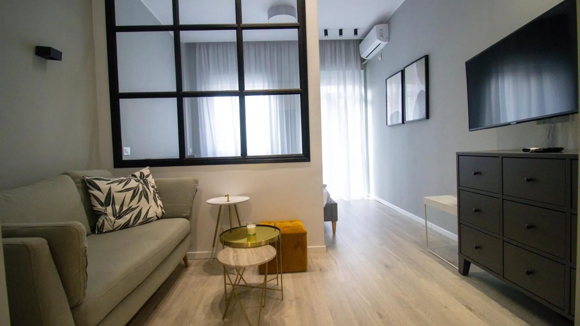 Calea Victoriei 208, Old Town Bucharest Apartment